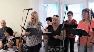 Der Schlagerchor der Musikschule in Aktion.