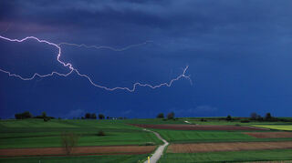 Der Deutsche Wetterdienst kündigt Gewitter und Starkregen für Baden-Württemberg an.