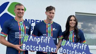 Engagieren sich als Botschafter für „Anpfiff ins Leben“ (v.l.): Grischa Prömel, Uwe Gensheimer und Jessica „Jess“ Schöne.