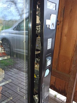 Der Hofautomat von Metzger Jens Müller ist zerstört und muss repariert werden.