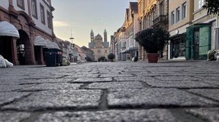 In der Maximilianstraße in Speyer ist am Mittwochabend ein Lokalpolitiker angegriffen worden (Symbolbild).