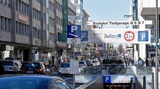 Das neue Leitsystem soll Autos in der Innenstadt zu freien Plätzen lotsen.