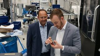 Informationsbesuch in Darmstadt: Wirtschaftsförderer Alexander Schwarz (l.) und Nik Weisbrod, Geschäftsführer des Mittelstand-Digital-Zentrums.