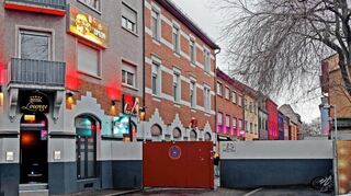 Eingangsbereich zur Lupinenstraße in der Neckarstadt-West. Nun aufgegebene Pläne sahen vor, Rotlicht-Immobilien abzureißen und 400 GBG-Mietwohnungen entstehen zu lassen.