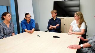 Die Kandidaten für die Europawahl im Gespräch mit der „MM“-Redaktion: „MM“-Reporterin Lea Seethaler (v.l.), Raúl Semmler, Vincent Oehme , Annalena Wirth und „MM“-Reporter Steffen Mack.