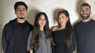 Die Wählerinitiative „Schützt die Autos“, für die nur Cem Ali Caglayan (v.l.), Gül Melek Caglayan, Canan Caglayan und Ayhan Sabah kandidieren.