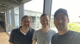 SPD-Politiker Kai-Uwe Herrenkind (Mitte) mit den "Mensch Mannheim"-Hosts Timo Schmidhuber (l.) und Florian Karlein.