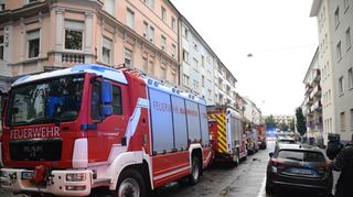 Größerer Feuerwehreinsatz auf dem Lindenhof: Während des Starkregens ist eine Mauer eingestürzt.