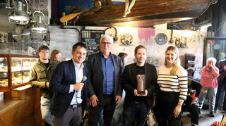 Sebastian Camarero (v.l.), Reinhold Götz, Kevin Kühnert und Annalena Wirth im Café Sammo.