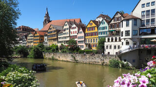 Sightseeing mal anders: Städte wie Tübingen vom Tretboot aus erkunden.