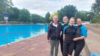 Thomas, Renate, Alexandra und Annette im Carl-Benz-Bad