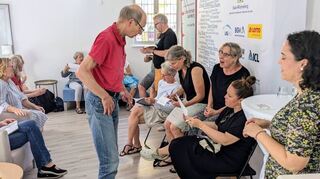 Auf Anhieb melden sich im Pop-Up-Café insgesamt bereits fast 25 ehrenamtliche Kräfte zur Mithilfe bei den Landesliteraturtagen in Ladenburg.
