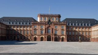 Mannheim. Schloss. Ehrenhof. Europas Größte Barockschlossanlage präsentiert sich im neuen Glanz.

Bild: Markus Proßwitz
++++ Archivbilder und weitere Motive finden Sie auch in unserem OnlineArchiv. www.masterpress.org ++++