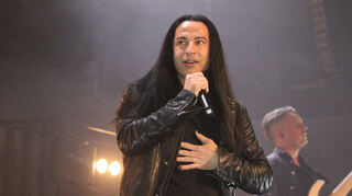 Bülent Ceylan bei seinem ersten Konzert am 20. April in Stuttgart.