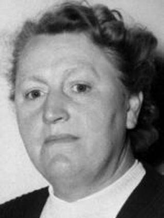 ARCHIV - Elisabeth Selbert im Jahr 1953. Die als "Mutter des Grundgesetzes" bezeichnete SPD-Politikerin sorgte als Mitglied im Parlamentarischen Rat für die Verankerung des Gleichberechtigungs-Grundsatzes. Elisabeth Selbert wurde am 22. September 1896 in Kassel geboren und starb am 9. Juni 1986. Foto dpa (zu lhe-Korr "Die Mutter des Grundgesetzes starb vor 25 Jahren" vom 08.06.2011) nur s/w +++ dpa-Bildfunk +++
