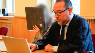 Die 24-jährige Angeklagte mit ihrem Verteidiger Thomas Dominkovic.