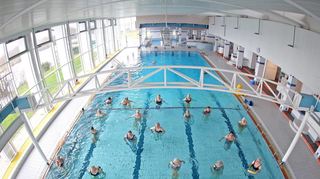 Das Freizeitbad in Neckarhausen besteht seit 50 Jahren. Die Parteien und Wählergruppen wollen es erhalten, sehen aber darin eine finanzielle Herausforderung.