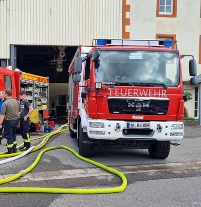 Die Mannheimer Feuerwehr beim Pump-Einsatz in Völklingen.