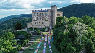 Auf dem Hambacher Schloss und in der Altstadt von Neustadt wird noch bis Sonntag das Demokratie-Fest gefeiert.