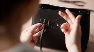 Melina Bucher hat eine Leidenschaft für Handtaschen.