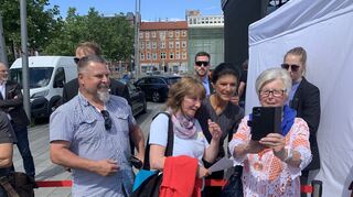 Umjubelt: Einige Teilnehmer der Veranstaltung schossen Selfies mit der Politikerin.
