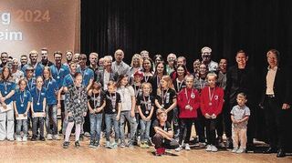 Auf die Erfolge von 120 Sportlerinnen und Sportlern macht die Stadt Lampertheim bei einer Ehrungsfeier in der Hans-Pfeiffer-Halle aufmerksam.