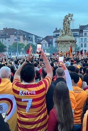 Tausende Galatasaray-Fans feierten die Meisterschaft in der Mannheimer Innenstadt.