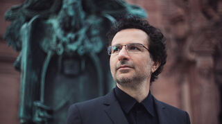 Komponist Marios Joannou Elia feiert in „Phillia“ das universelle Thema der Freundschaft.