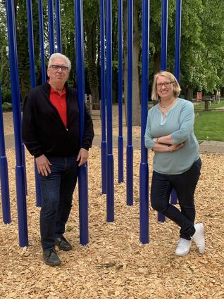 Reinhold Götz und Melanie Seidenglanz beim Treffen mit dem „MM“ im Herzogenriedpark.