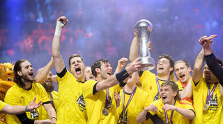 Fluch beendet: Uwe Gensheimer gewinnt 2023 den DHB-Pokal.
