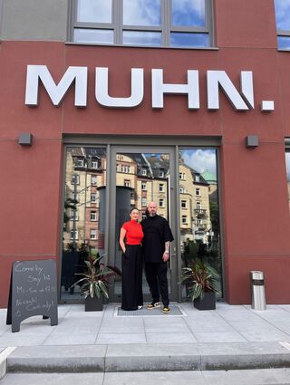 Die Betreiber haben (zum Teil) ihrer Bar auch ihren Namen geschenkt: Robin Muhn und Romana Egner.