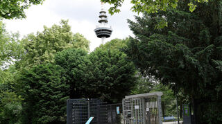Neuer Eingang ersetzt zwei andere: Der Zugang gegenüber der Lanzvilla an der Ecke Otto-Beck-Straße/Ludwig-Ratzel-Straße.