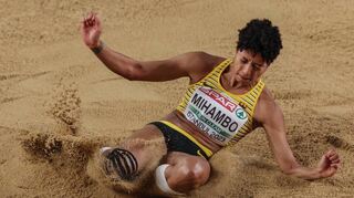 ARCHIV - 04.03.2023, Türkei, Istanbul: Leichtathletik/Halle: Europameisterschaft, Weitsprung Frauen Qualifikation, Malaika Mihambo aus Deutschland in Aktion.  Sie steht vor ihrem Comeback im Freien. (zu dpa: «Mihambos Comeback: Über krumme Strecken Richtung Olympia-Zielgerade») Foto: Oliver Weiken/dpa +++ dpa-Bildfunk +++