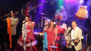 Helmut Wehe (v.r.), Elke Singer und Christiane Weber intonierten bei der Musikgaudi im Skistadl deutsche Schlager am laufenden Band.