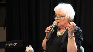 Pia Mehler-Diehlmann erzählt ihre Geschichte mit dem Frosch.