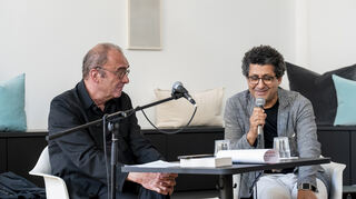 Autor Robert Menasse im Zwiegespräch mit Mustafa Al-Slaiman (r.).