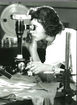 Gisela Bilfinger aus der Bauunternehmerfamilie absolvierte in dem Mikroskopie-Pionierinstitut eine Ausbildung.