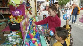 Spiel und Spaß beim Stadtfest: Die unterhaltsamen Angebote für Kinder gefallen Familie Betzounis.