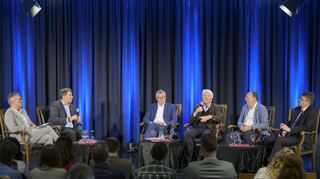 Führten rege Diskussionen: die Moderatoren Manfred Loimeier (v.l.) und Ralph Kühnl mit Tilman Krauch, Bernhard Eitel, Christian Specht und Michael Baumann.