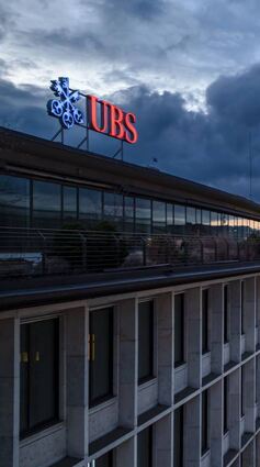 Die UBS ist eine mächtige Schweizer Großbank.