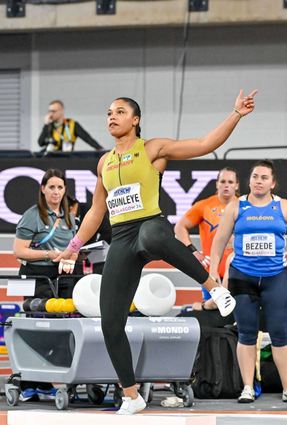 Bei den Hallen-Weltmeisterschaften in Glasgow übertraf Yemisi Ogunleye mit 20,19 m erstmals die 20-Meter-Marke und holte sensationell Silber.