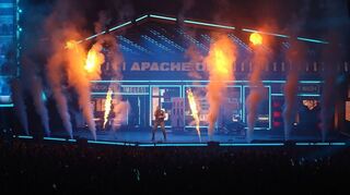 Laut und feurig: Die durchdachte Bühnenshow setzte auch auf Knalleffekte.