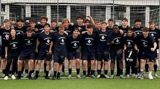 Jubel in UIm: Die Aufstiegsmannschaft der U-17-Junioren des SV Waldhof.