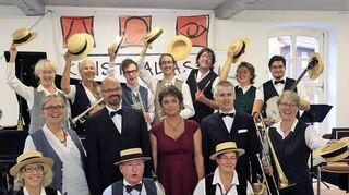 Das Salon-Orchester Chapeau spielt erstmals bei der Fête de la Musique nach französischem Vorbild.