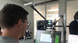 Drag and Drop am Touchscreen: Der SWR hat sein neues Studio Mannheim-Ludwigshafen bezogen.