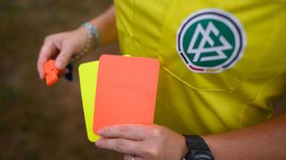 Die gelbe und rote Karte führte die FIFA bei der WM 1970 ein.