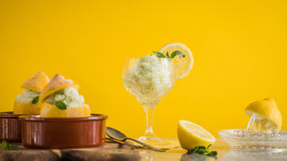 Mit einem Schuss Limoncello erhalten auch Desserts wie Zitronensorbet ein zusätzliches feines Aroma.