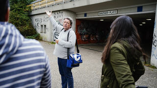 Helmut van der Buchholz, Stadtführer der «Germany·s Ugliest City Tours».