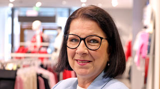 Mannheim. Engelhorn Sports. Bilder zum Interview mit Christine Ank (Hausleitung) über EM-Trikots. Im Bild: Porträt: Christine Ank (Hausleitung).