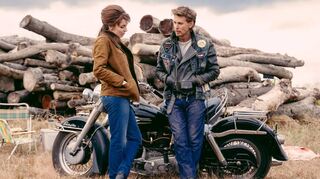 Verliebt in einen „Bad Boy“: Jodie Comer als Kathy mit Austin Butler als Benny.